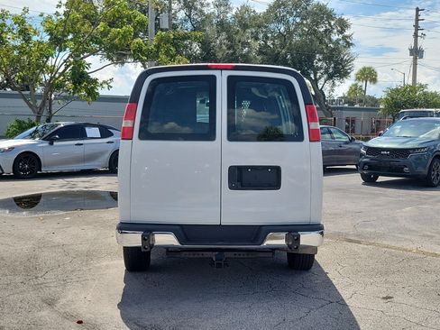 Used 2020 GMC Savana 2500 w/ Driver Convenience Package RWD image 4