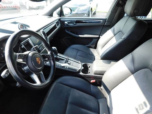 Used 2018 Porsche Macan AWD/4WD image 10