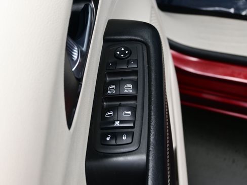 Used 2022 Chrysler Pacifica Touring-L AWD/4WD image 13