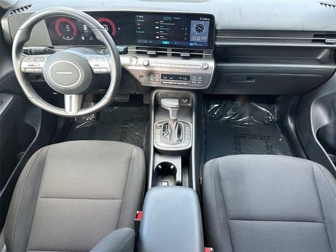 Used 2025 Hyundai Kona SEL image 3
