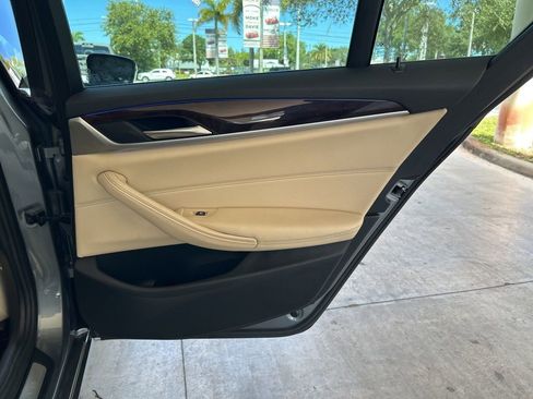 Used 2018 BMW 530e xDrive image 31