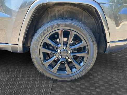 Used 2018 Jeep Grand Cherokee Altitude image 34