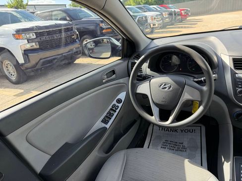 Used 2017 Hyundai Accent SE FWD image 19