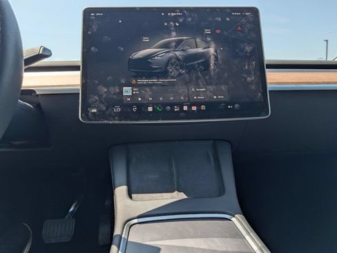 Used 2024 Tesla Model Y Long Range AWD/4WD image 18
