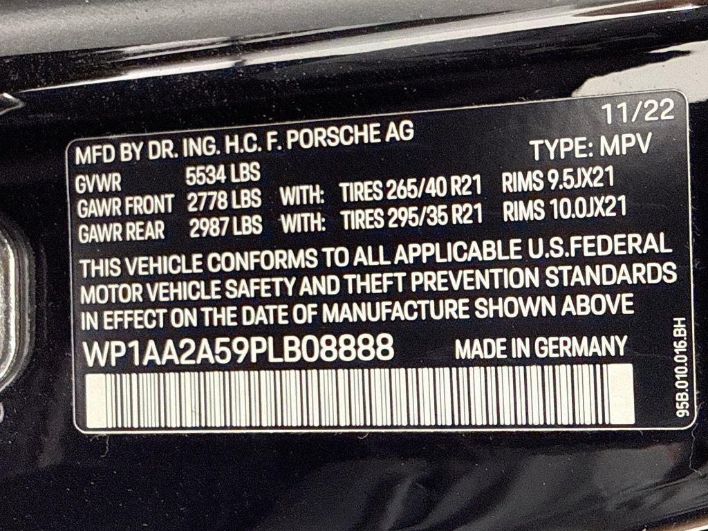 Certified 2023 Porsche Macan Turbo AWD/4WD image 12