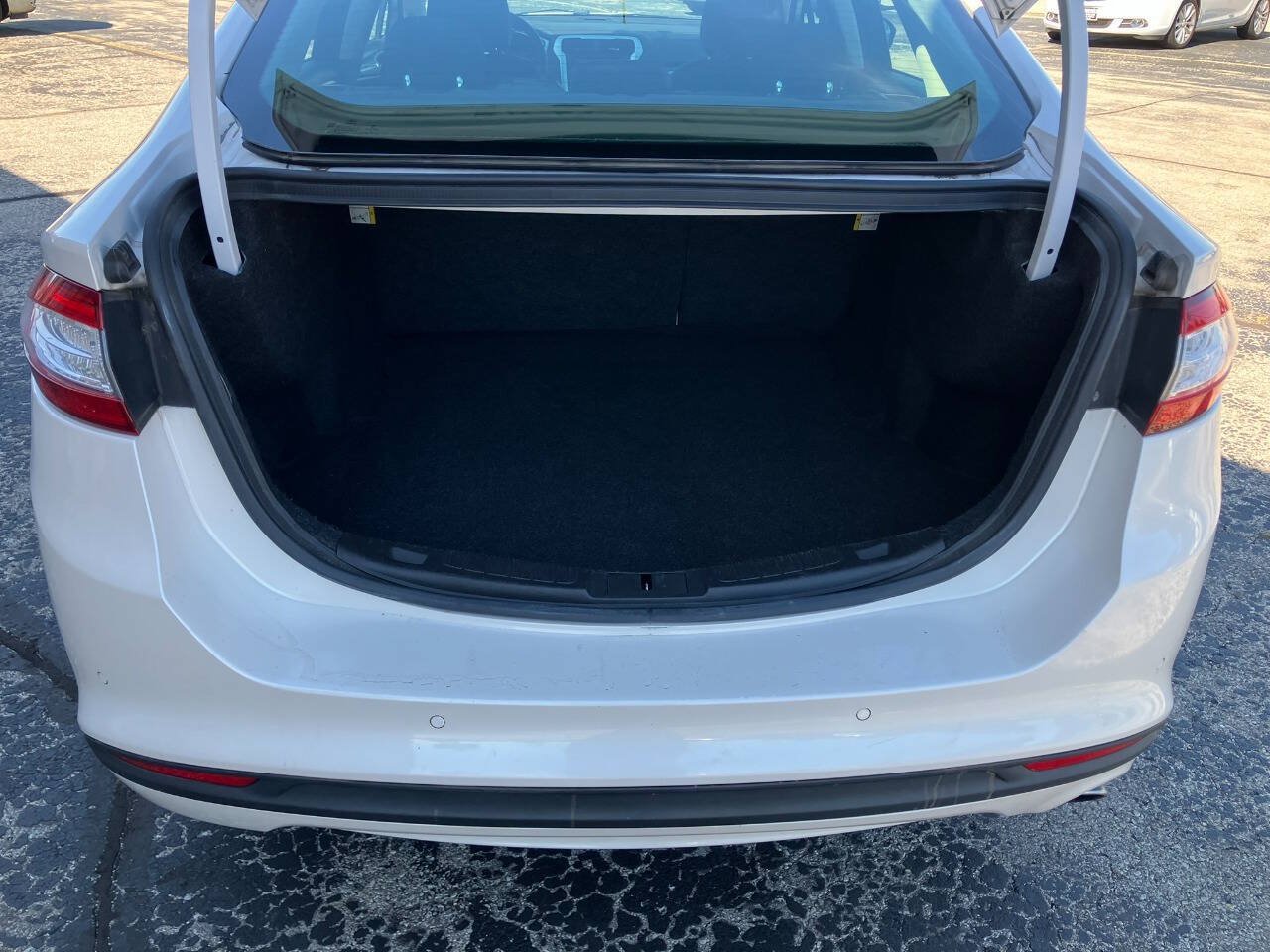 Used 2015 Ford Fusion SE FWD image 22