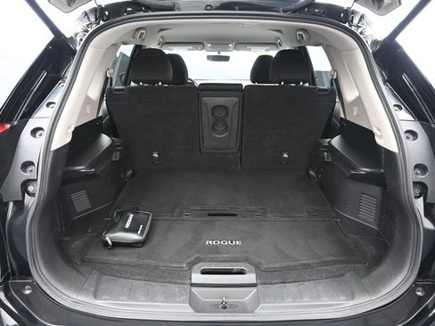 Used 2018 Nissan Rogue SV w/ Premium Package image 34