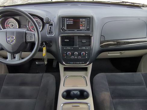Used 2014 Dodge Grand Caravan SXT image 15