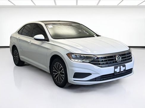 Used 2019 Volkswagen Jetta SE w/ Cold Weather Package image 3