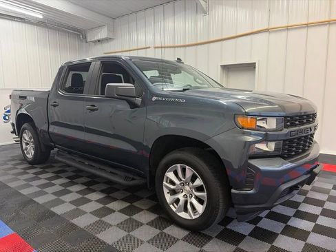 Used 2020 Chevrolet Silverado 1500 Custom w/ Custom Value Package AWD/4WD image 3