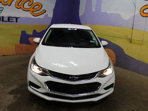 Used 2017 Chevrolet Cruze LT FWD image 3