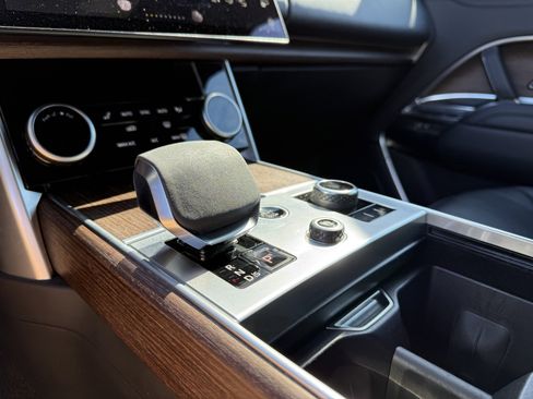 Used 2023 Land Rover Range Rover Long Wheelbase SE image 23