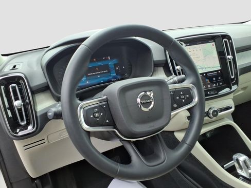 Used 2023 Volvo XC40 B5 Plus w/ Driver Assist Package AWD/4WD image 11