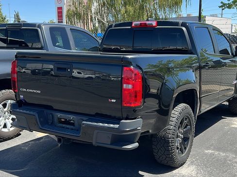 Used 2022 Chevrolet Colorado Z71 w/ Z71 Midnight Edition AWD/4WD image 2