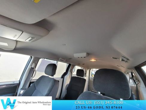 Used 2019 Dodge Grand Caravan SE w/ UConnect Hands-Free Group image 13