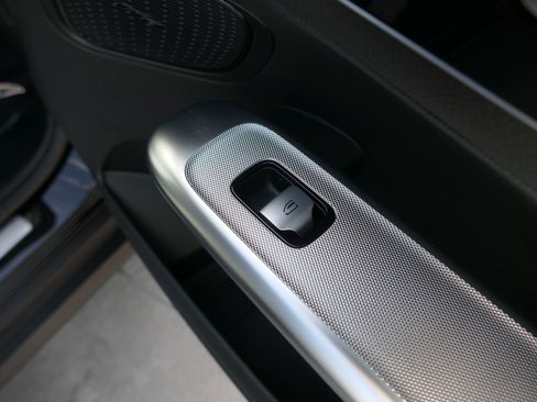 Used 2025 Mercedes-Benz GLC 350e 4MATIC image 27