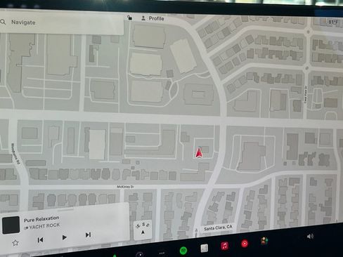 Used 2023 Tesla Model X image 18