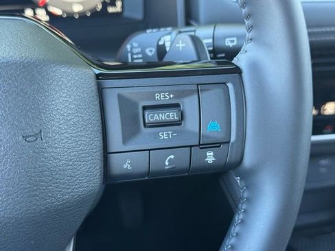 Used 2025 Nissan Rogue Platinum w/ Platinum Premium Package image 32