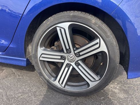 Used 2016 Volkswagen Golf R Base image 9