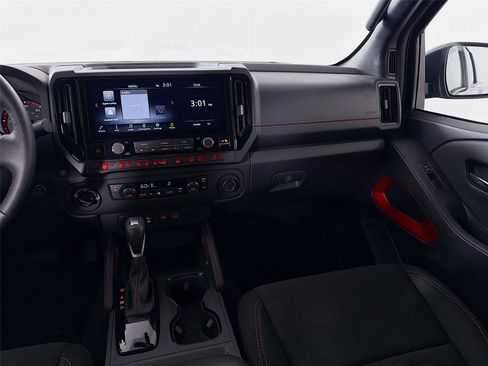 Used 2025 Nissan Frontier PRO-4X AWD/4WD image 22