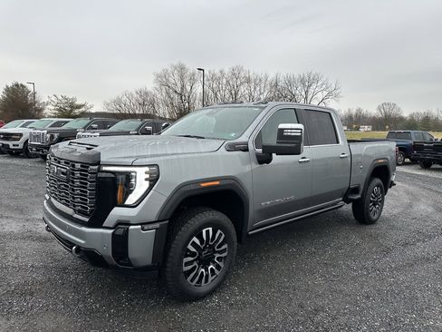 Used 2025 GMC Sierra 3500 Denali Ultimate image 8