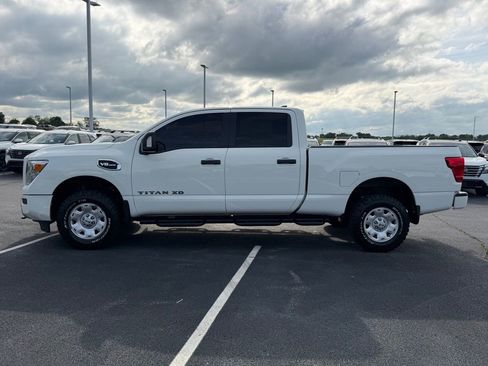 Used 2022 Nissan Titan SV AWD/4WD image 8