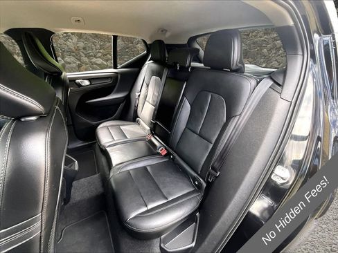 Used 2021 Volvo XC40 T4 Momentum FWD image 23