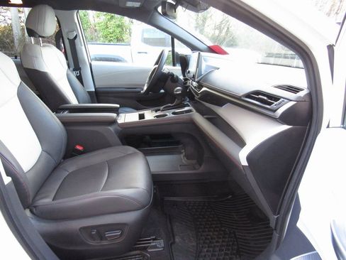 Used 2024 Toyota Sienna XSE image 19