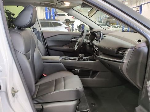 Used 2023 Nissan Rogue SV w/ SV Premium B Package AWD/4WD image 14
