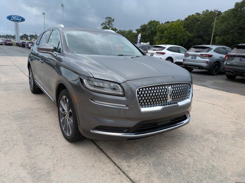 Used 2022 Lincoln Nautilus Reserve w/ Cargo Utility Package image 4