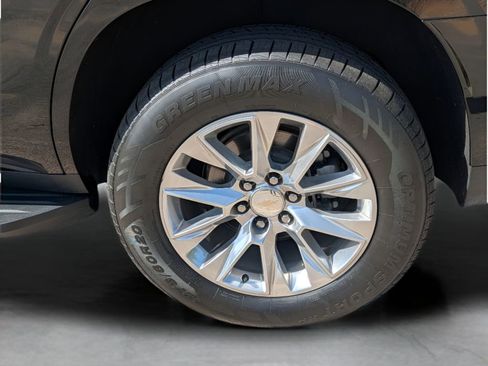 Used 2024 Chevrolet Tahoe Premier image 3