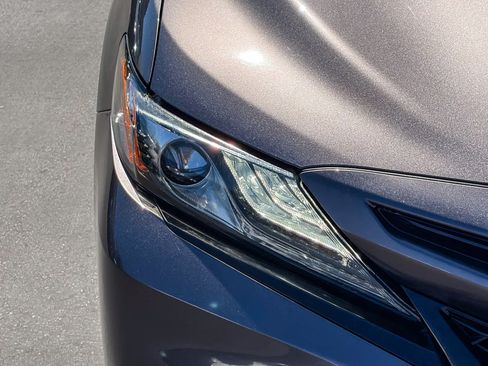 Used 2022 Toyota Camry XSE FWD image 7