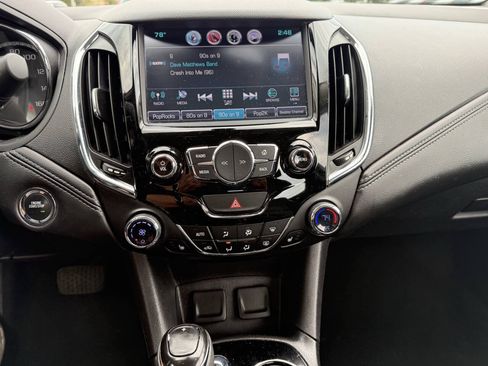 Used 2017 Chevrolet Cruze Premier FWD image 8