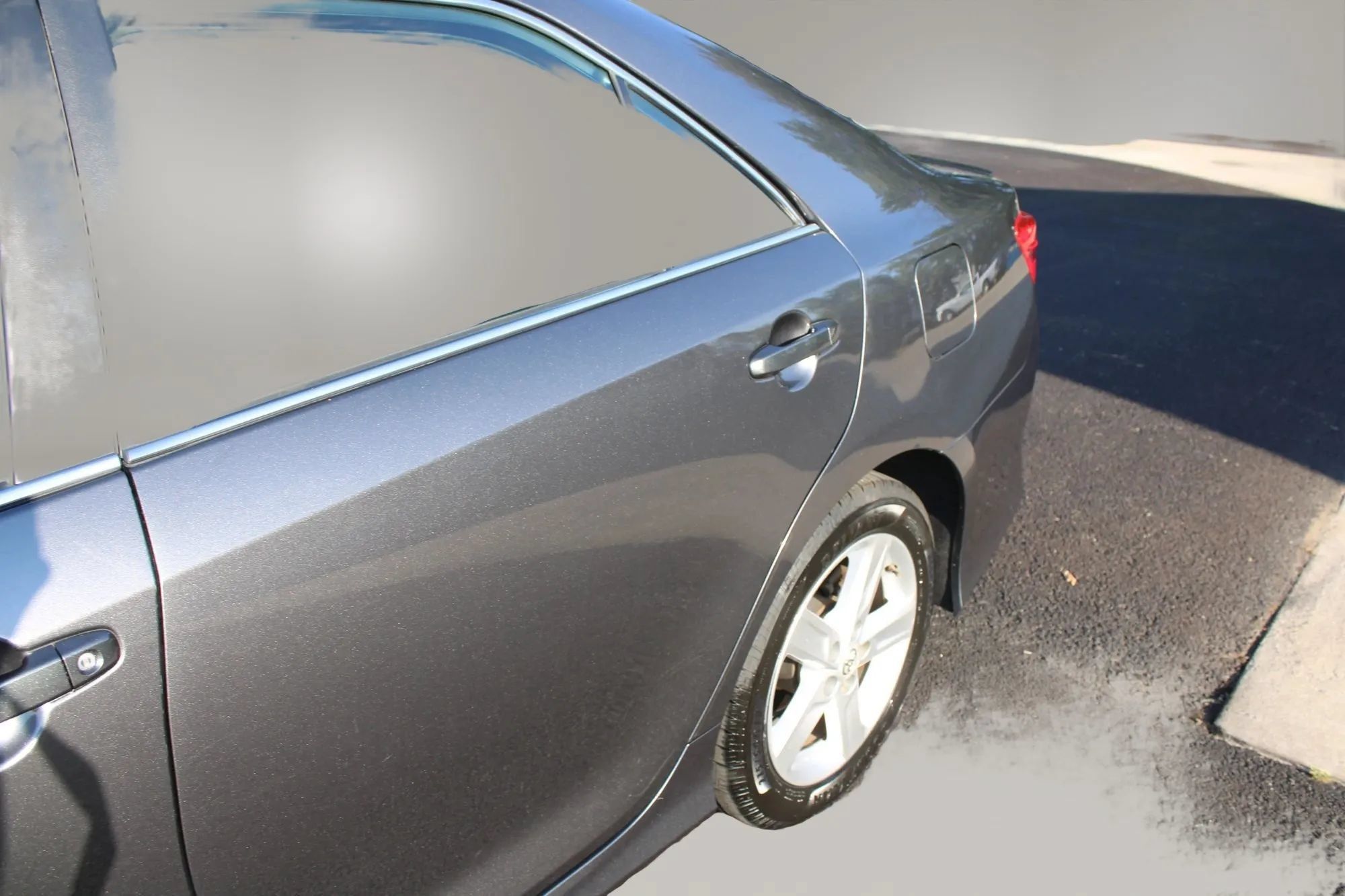 Used 2013 Toyota Camry SE FWD image 4