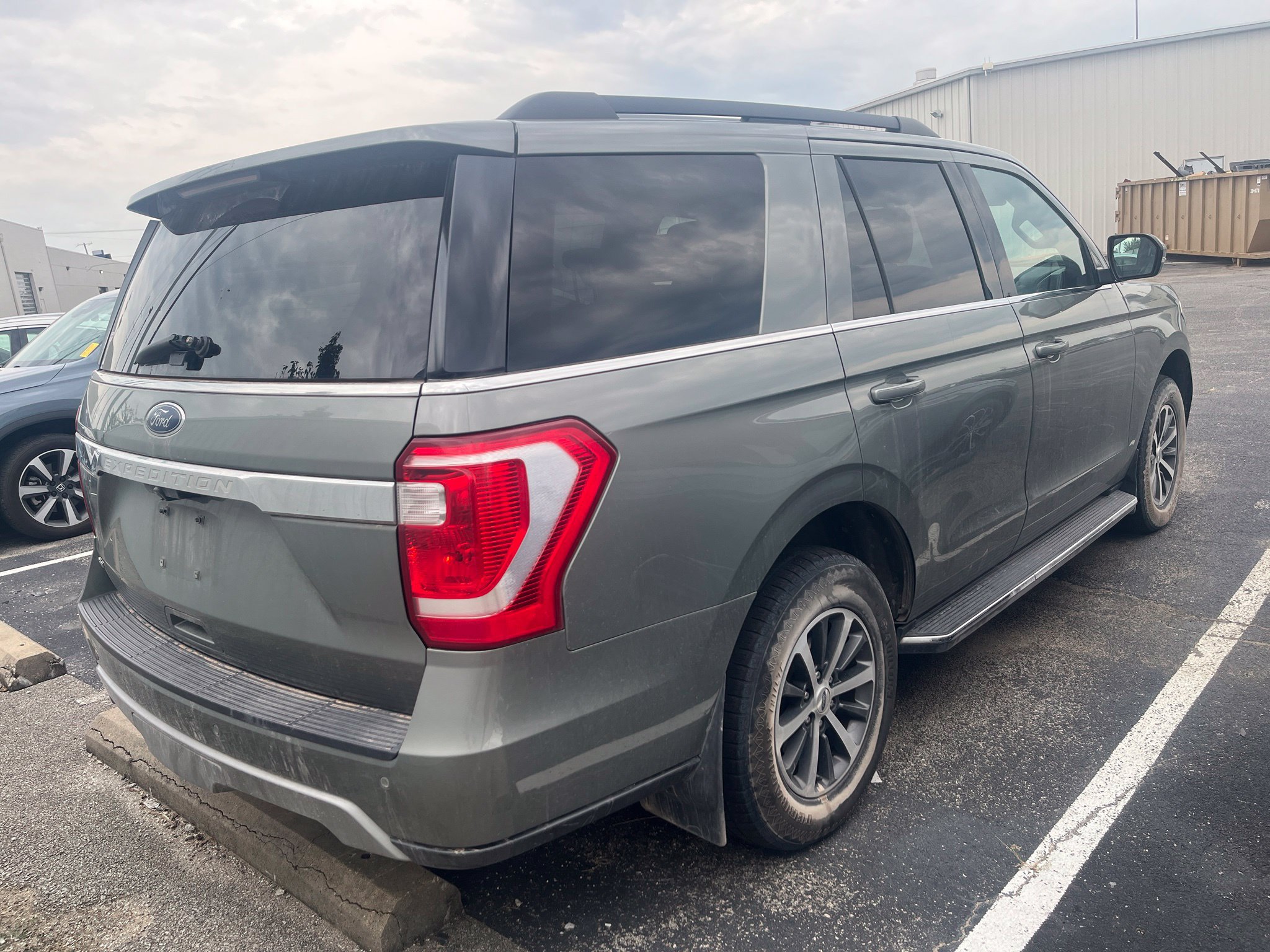 Used 2019 Ford Expedition XLT w/ Equipment Group 202A AWD/4WD image 6