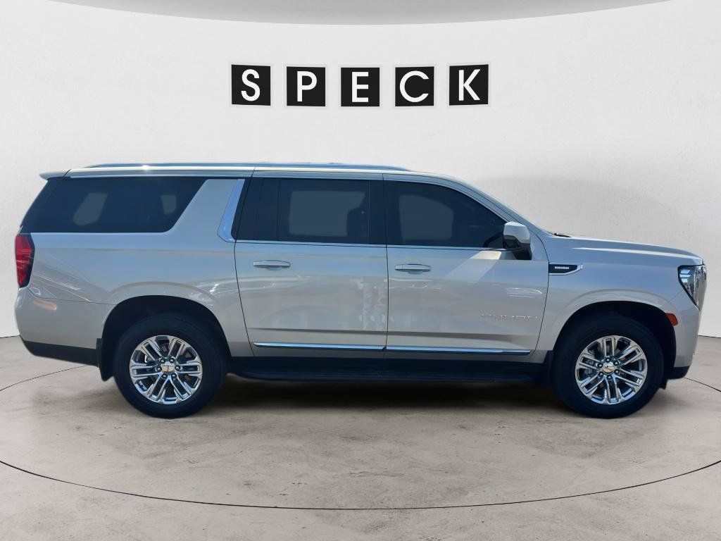 Used 2023 GMC Yukon XL SLT w/ SLT Premium Package AWD/4WD image 6