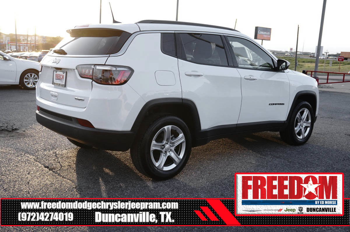 Used 2024 Jeep Compass Latitude AWD/4WD image 5