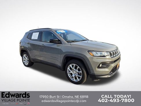 Used 2023 Jeep Compass Latitude AWD/4WD image 1