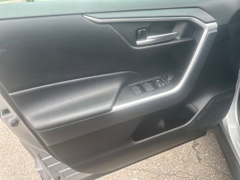 Used 2024 Toyota RAV4 XLE AWD/4WD image 9