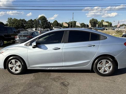 Used 2017 Chevrolet Cruze LS FWD image 4