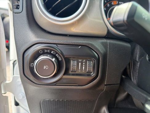 Used 2018 Jeep Wrangler Unlimited Sahara AWD/4WD image 35