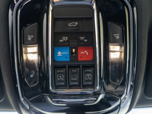 Used 2023 Jeep Grand Cherokee Overland w/ Adv Protech Group III AWD/4WD image 25