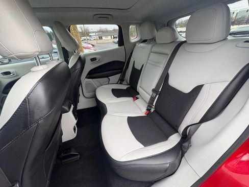 Used 2019 Jeep Compass Latitude image 10