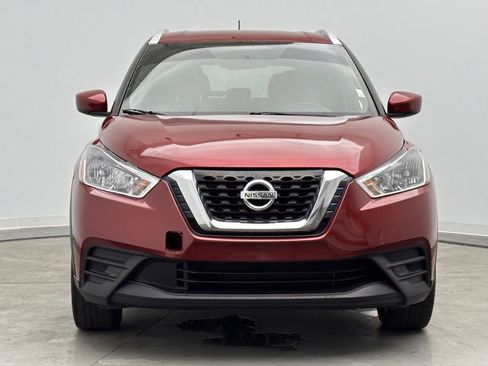 Used 2019 Nissan Kicks SV image 2