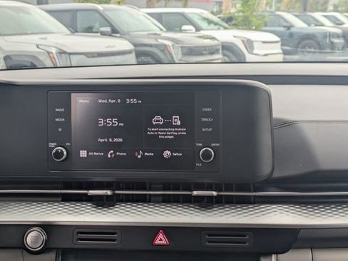 Used 2024 Kia Carnival LX FWD image 15