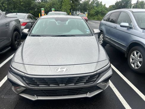 Used 2024 Hyundai Elantra SEL w/ Convenience Package FWD image 1