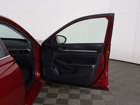 Used 2023 Nissan Altima 2.5 SV FWD image 16