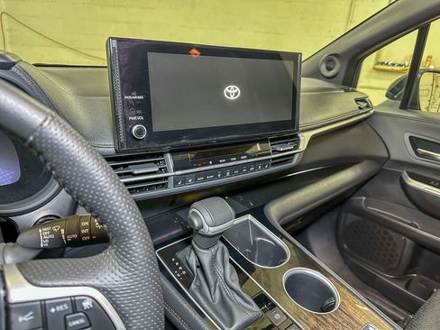 Used 2026 Toyota Sienna Platinum AWD/4WD image 48