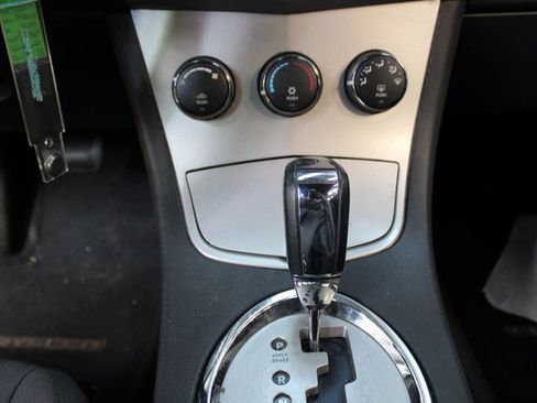 Used 2009 Chrysler Sebring Touring image 16