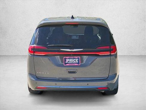Used 2023 Chrysler Pacifica Touring-L FWD image 6